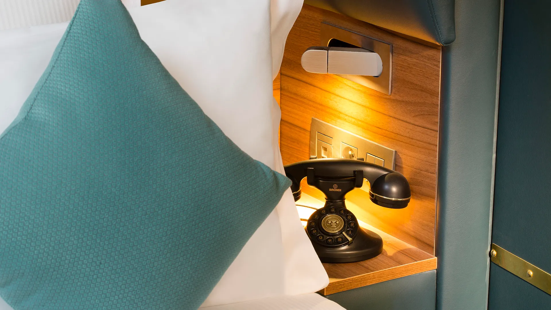 Hotel Whistler - Gare Du Nord Paris