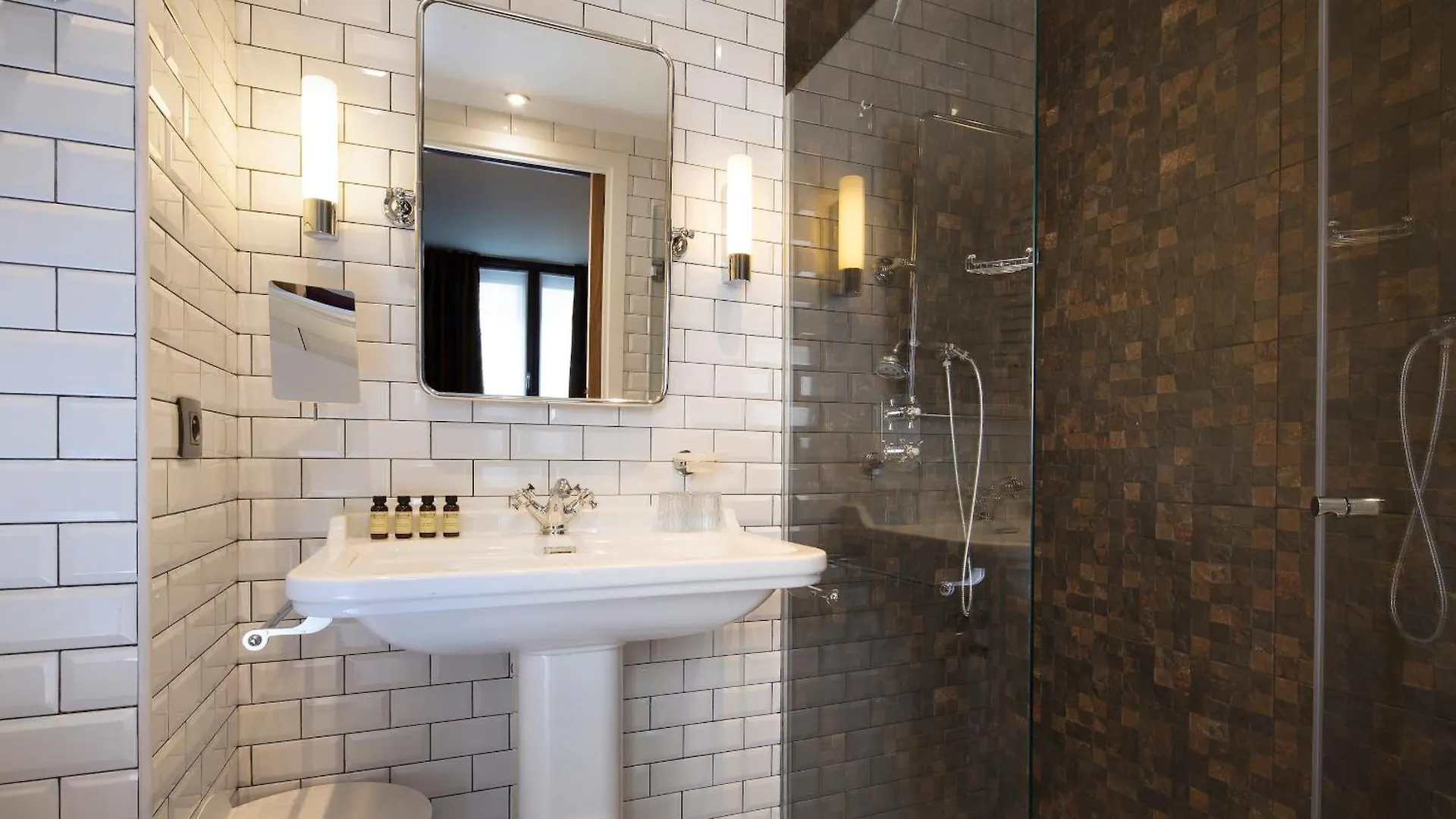 Hotel Whistler - Gare Du Nord Paris